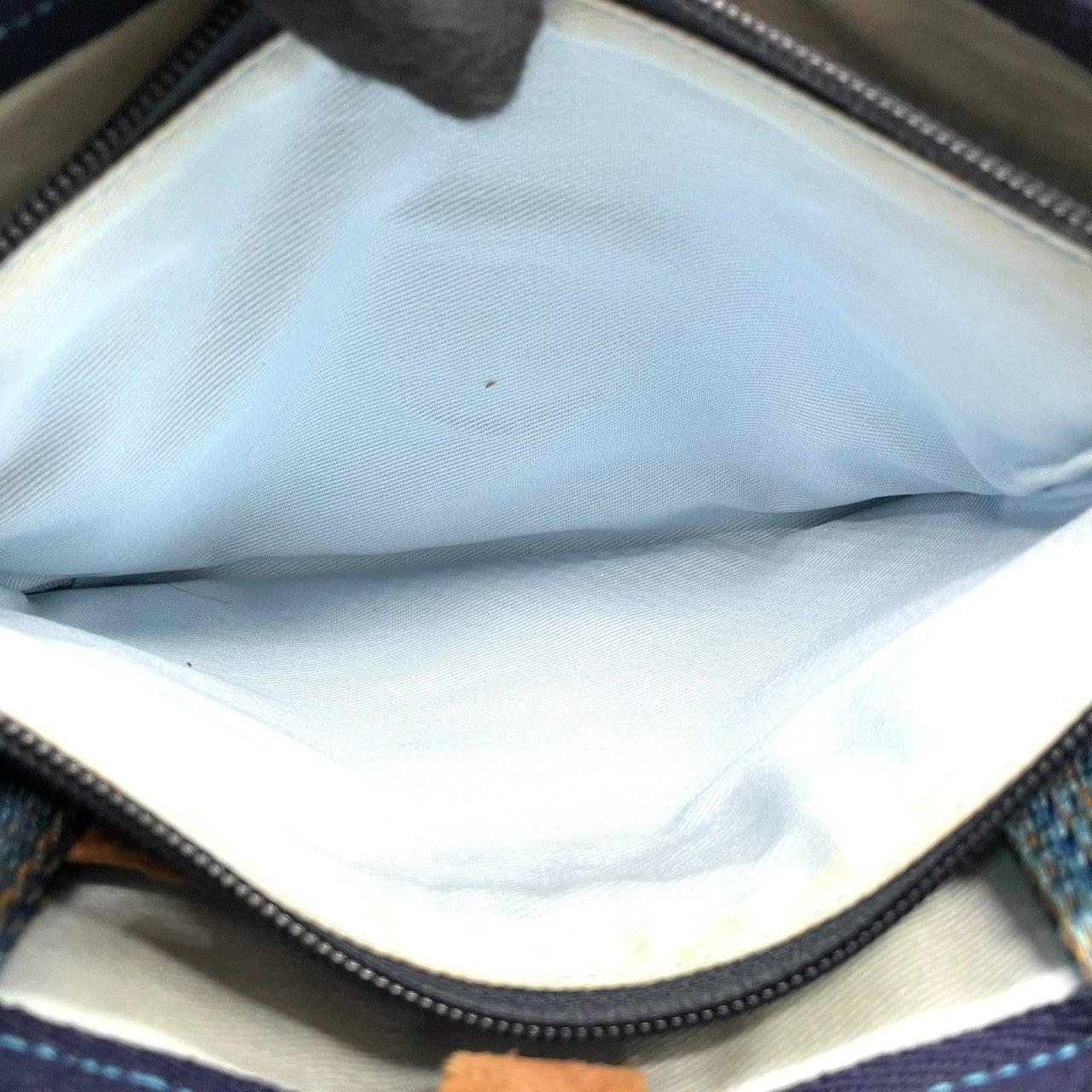 ハンティングワールド HUNTING WORLD ショルダーバッグ メッセンジャーバッグ 斜め掛け可 A4収納可 キャンバス デニム ネイビー ブルー ロゴパッチ メンズ レディース ユニセックス カジュアル 通学 U11