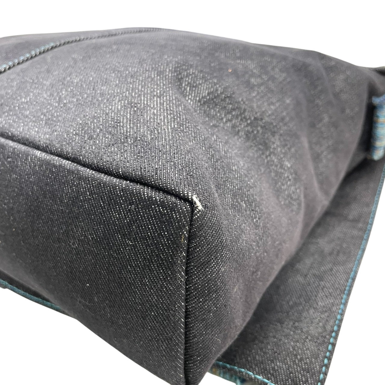 ハンティングワールド HUNTING WORLD ショルダーバッグ メッセンジャーバッグ 斜め掛け可 A4収納可 キャンバス デニム ネイビー ブルー ロゴパッチ メンズ レディース ユニセックス カジュアル 通学 U11