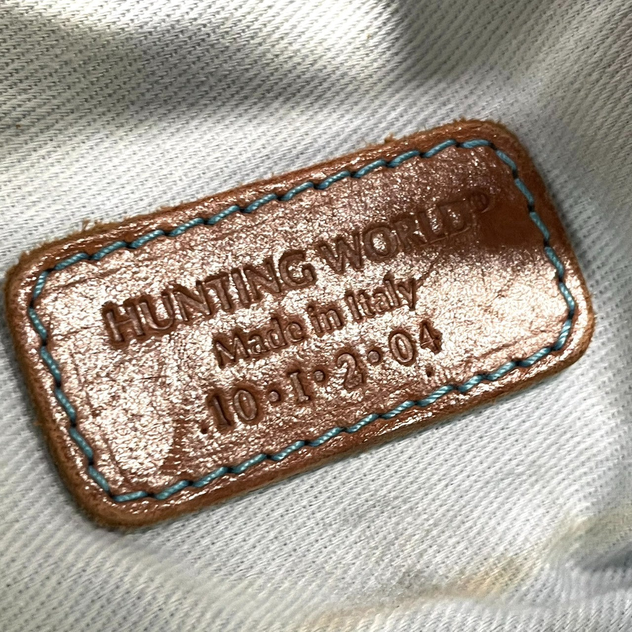 ハンティングワールド HUNTING WORLD ショルダーバッグ メッセンジャーバッグ 斜め掛け可 A4収納可 キャンバス デニム ネイビー ブルー ロゴパッチ メンズ レディース ユニセックス カジュアル 通学 U11