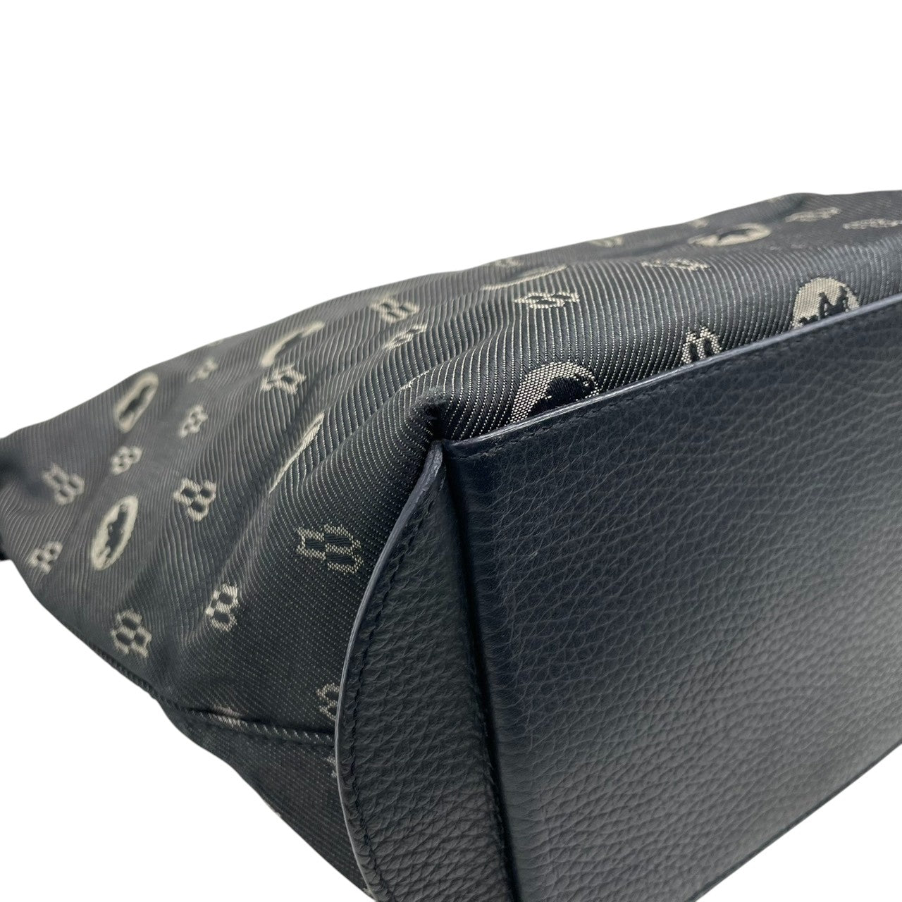 良品 ハンティングワールド HUNTING WORLD ワンショルダーバッグ ハンドバッグ ホーボー ナイロン レザー 総柄 ロゴ モノグラム ブラック 黒 シルバー金具 肩掛け レディース カジュアル イタリア製 U11