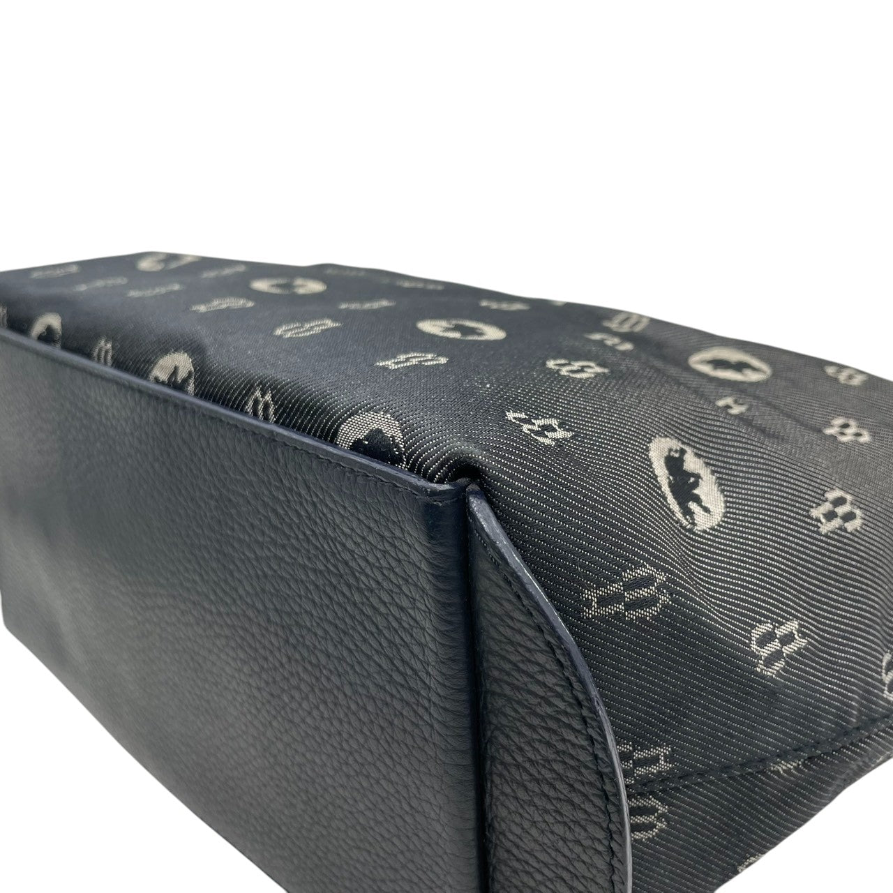 良品 ハンティングワールド HUNTING WORLD ワンショルダーバッグ ハンドバッグ ホーボー ナイロン レザー 総柄 ロゴ モノグラム ブラック 黒 シルバー金具 肩掛け レディース カジュアル イタリア製 U11