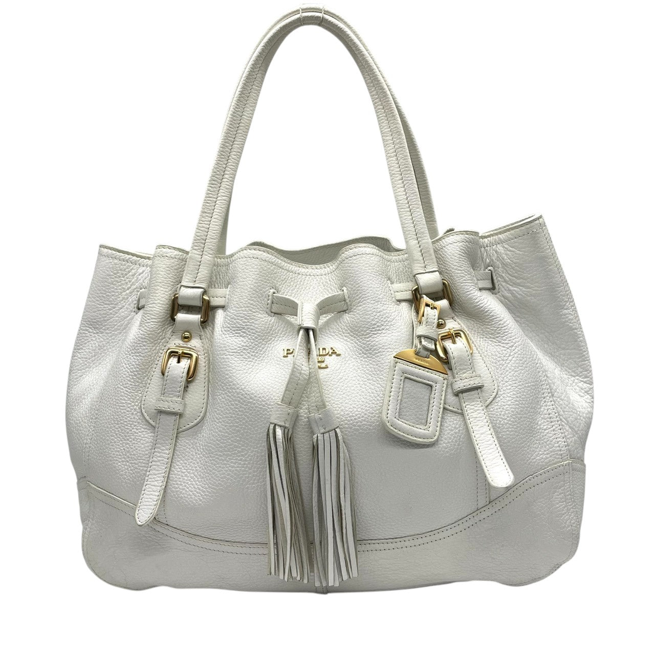 【美品】プラダ PRADA ハンドバッグ トートバッグ レザー 本革 シボ革 ホワイト 白 ゴールド金具 メタルロゴ タッセル フリンジ チャーム ネームタグ付 A4収納可 大容量 通勤 通学 旅行 エレガント ラグジュアリー レディース 鞄 かばん A