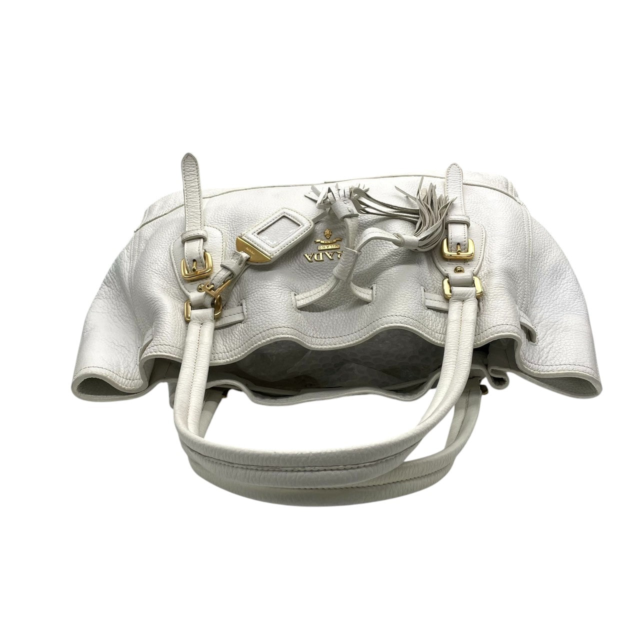 【美品】プラダ PRADA ハンドバッグ トートバッグ レザー 本革 シボ革 ホワイト 白 ゴールド金具 メタルロゴ タッセル フリンジ チャーム ネームタグ付 A4収納可 大容量 通勤 通学 旅行 エレガント ラグジュアリー レディース 鞄 かばん A