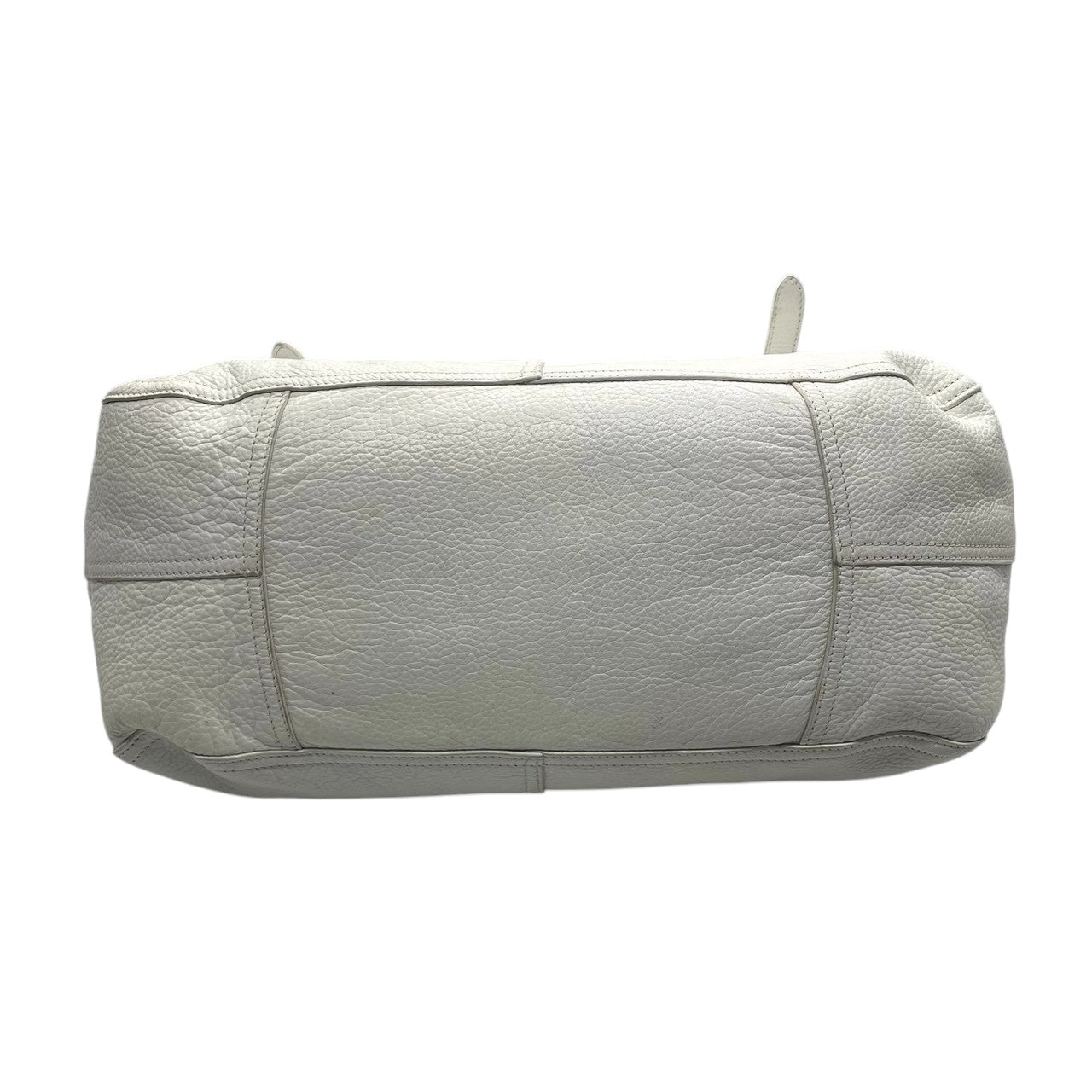 【美品】プラダ PRADA ハンドバッグ トートバッグ レザー 本革 シボ革 ホワイト 白 ゴールド金具 メタルロゴ タッセル フリンジ チャーム ネームタグ付 A4収納可 大容量 通勤 通学 旅行 エレガント ラグジュアリー レディース 鞄 かばん A