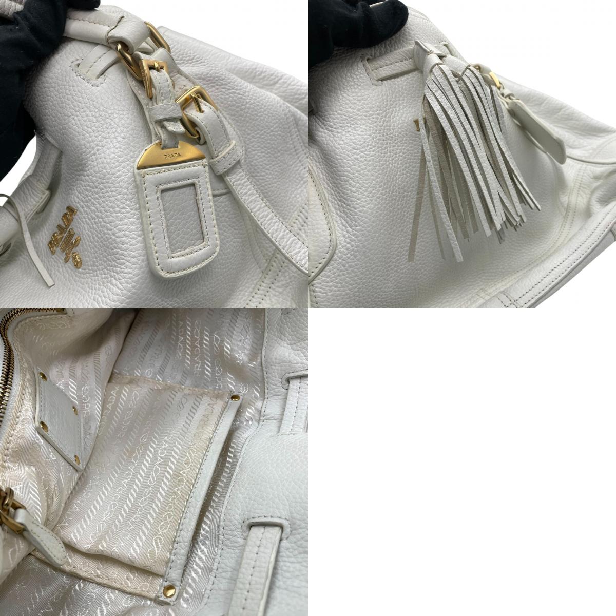 【美品】プラダ PRADA ハンドバッグ トートバッグ レザー 本革 シボ革 ホワイト 白 ゴールド金具 メタルロゴ タッセル フリンジ チャーム ネームタグ付 A4収納可 大容量 通勤 通学 旅行 エレガント ラグジュアリー レディース 鞄 かばん A