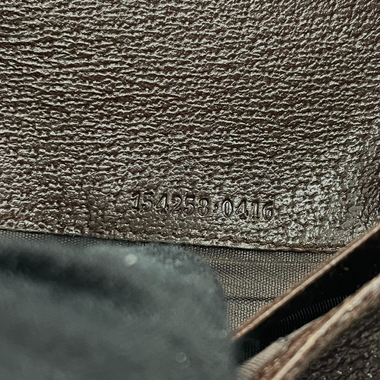 グッチ GUCCI 二つ折り財布 コンパクトウォレット GGキャンバス レザー ベージュ ダークブラウン 茶色 ロゴプレート シルバー金具 ホック開閉 イタリア製 レディース メンズ ユニセックス 男女兼用 カジュアル 小物 w5