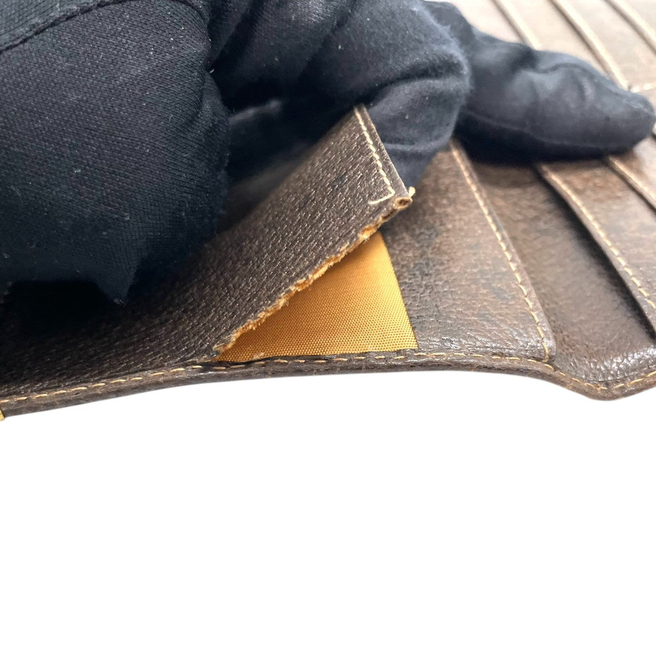 希少 オールドグッチ GUCCI 長財布 札入れ 二つ折り シェリーライン GGスプリーム PVC レザー 茶 ベージュ ヴィンテージ クレストロゴ ゴールド金具 コーナー金具 薄型 スリム メンズ レディース 男女兼用 財布 イタリア製 w5