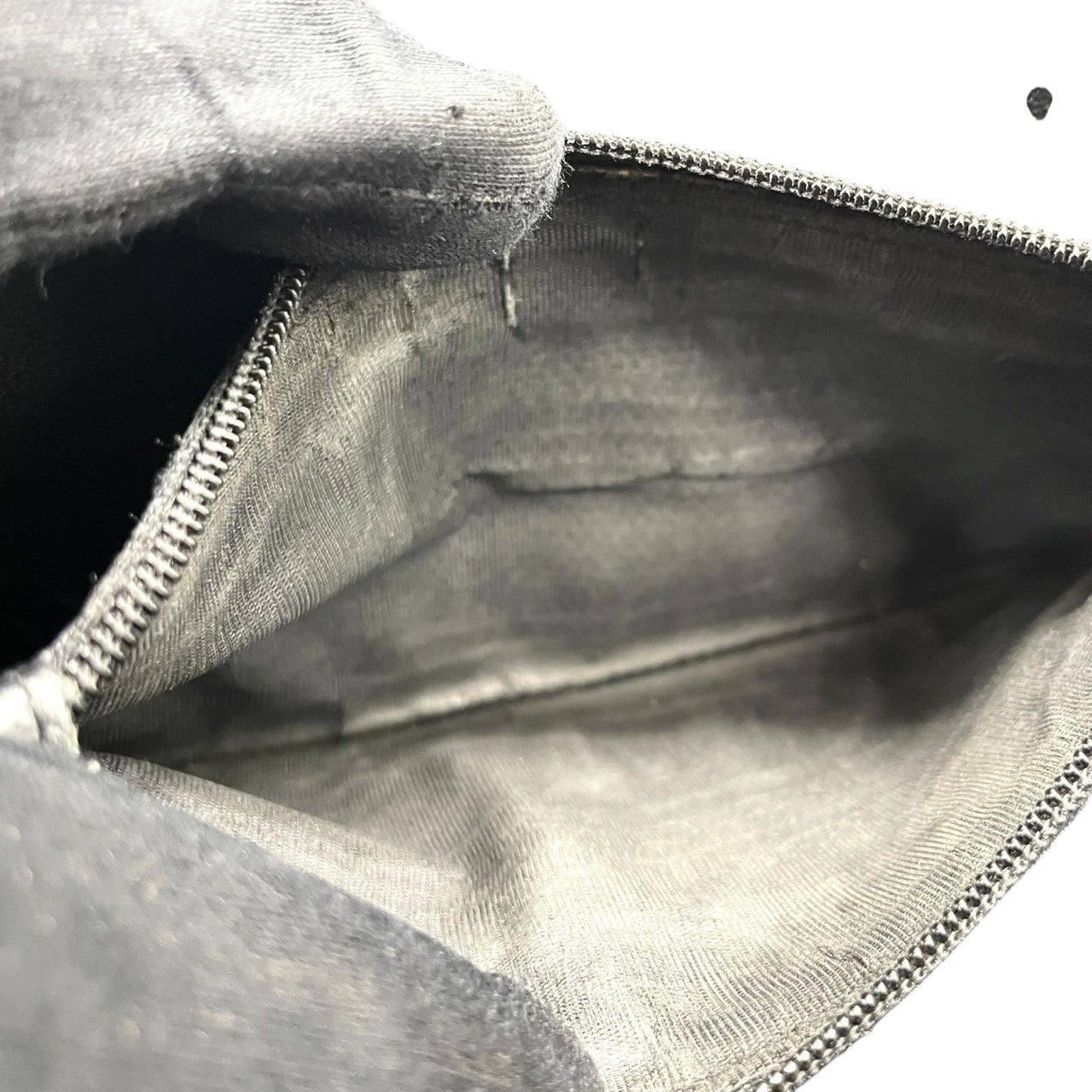 グッチ GUCCI 長財布 ラウンドファスナー ジップアラウンド GGキャンバス レザー 本革 ブラック 黒 ロゴプレート シルバー金具 大容量 収納力 ウォレット サイフ 定番 人気 メンズ レディース ユニセックス 男女兼用 イタリア製 鞄 かばん w5