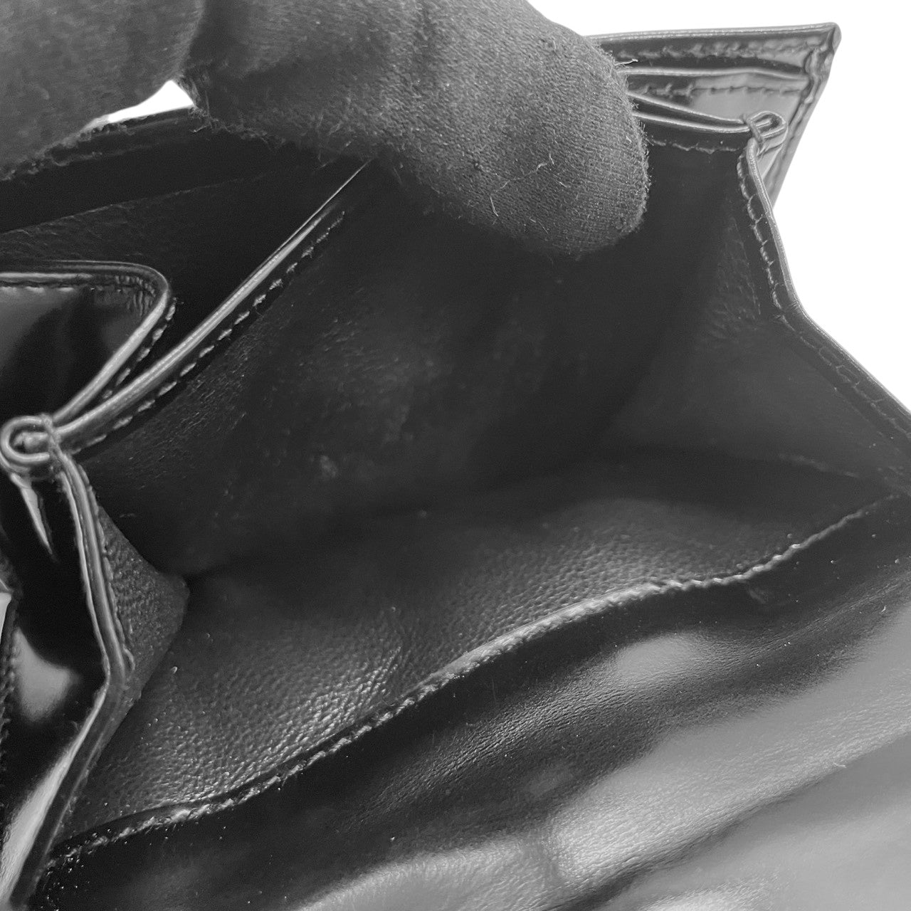 【美品】グッチ GUCCI 三つ折り財布 がま口 ガマ口 小銭入れ コンパクト パテントレザー エナメル ブラック 黒 シルバー金具 Gロゴ レディース メンズ ユニセックス 男女兼用 ヴィンテージ レトロ クラシック オールドグッチ イタリア製 w5