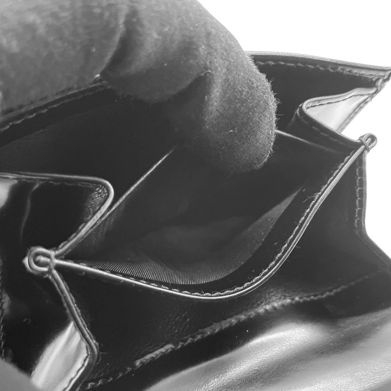 【美品】グッチ GUCCI 三つ折り財布 がま口 ガマ口 小銭入れ コンパクト パテントレザー エナメル ブラック 黒 シルバー金具 Gロゴ レディース メンズ ユニセックス 男女兼用 ヴィンテージ レトロ クラシック オールドグッチ イタリア製 w5