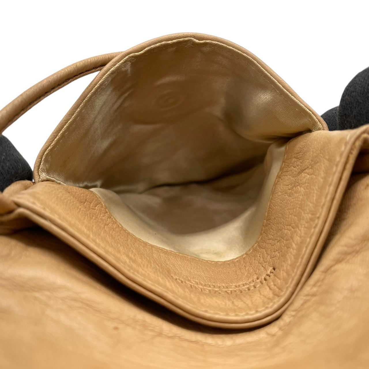 ボッテガヴェネタ BOTTEGA VENETA イントレチャート ショルダーバッグ ポシェット ミニバッグ レザー 本革 ベージュ キャメル 斜め掛け クロスボディ ヴィンテージ オールド レトロ スマホポーチ 鞄 カバン s23