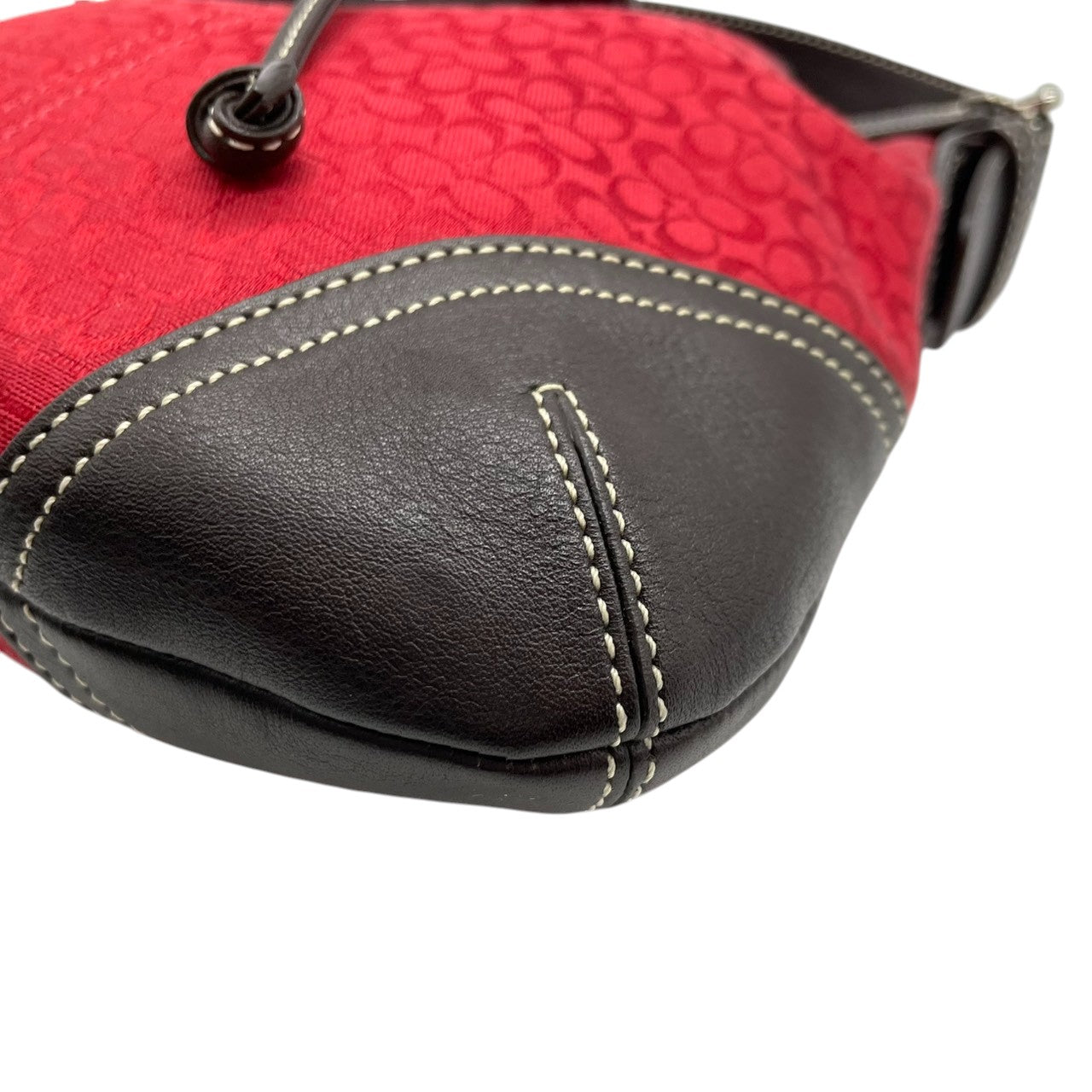 美品 コーチ COACH ショルダーバッグ 巾着 クロスボディ 斜め掛け ミニシグネチャー 6387 キャンバス レザー 本革 レッド 赤 ブラウン 茶色 ドローストリング バケットバッグ レディース 軽量 コンパクト 鞄 カバン カジュアル s11