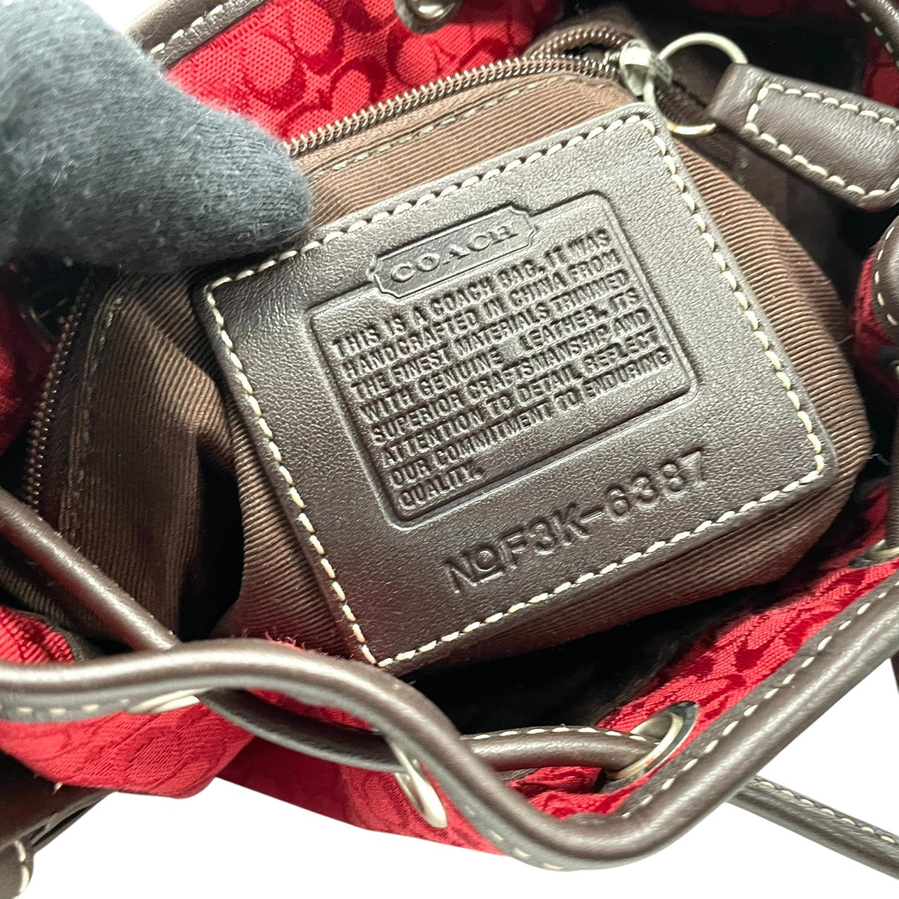 美品 コーチ COACH ショルダーバッグ 巾着 クロスボディ 斜め掛け ミニシグネチャー 6387 キャンバス レザー 本革 レッド 赤 ブラウン 茶色 ドローストリング バケットバッグ レディース 軽量 コンパクト 鞄 カバン カジュアル s11
