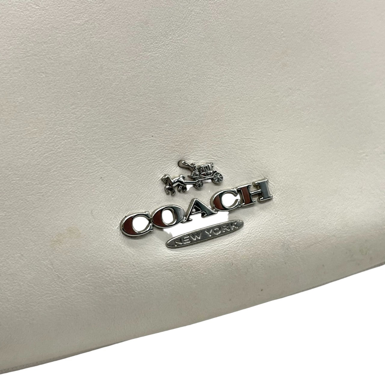 【美品】コーチ COACH チェルシー ホーボー 2WAY ショルダーバッグ 斜め掛け ワンショルダー ペブルドレザー 本革 アイボリー 白 シルバー金具 57119 シンプル 上品 エレガント レディース 鞄 カバン 通勤 通学 s91