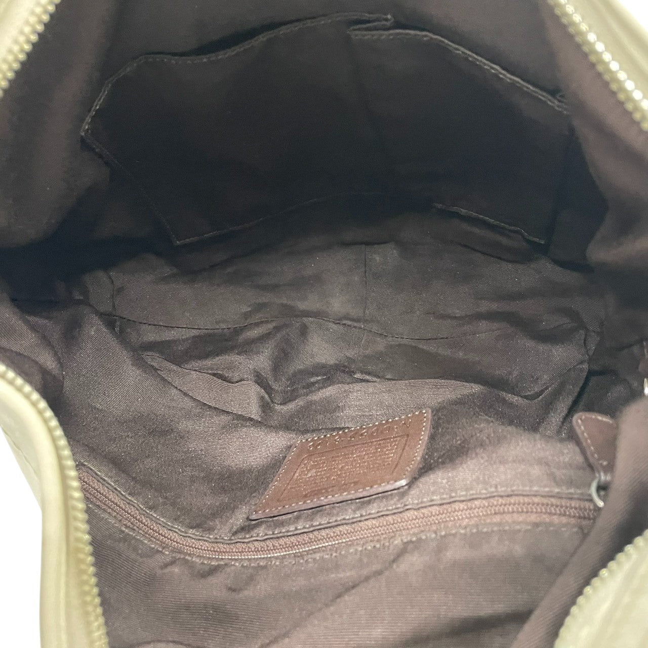 コーチ COACH ソーホー レザー ホーボー ショルダーバッグ ワンショルダー 肩掛け 8A03 アイボリー 白 ホワイト ダークブラウン 本革 ベルト バックル 長さ調節可 ビンテージ クラシック エレガント カジュアル レディース 鞄 カバン E5