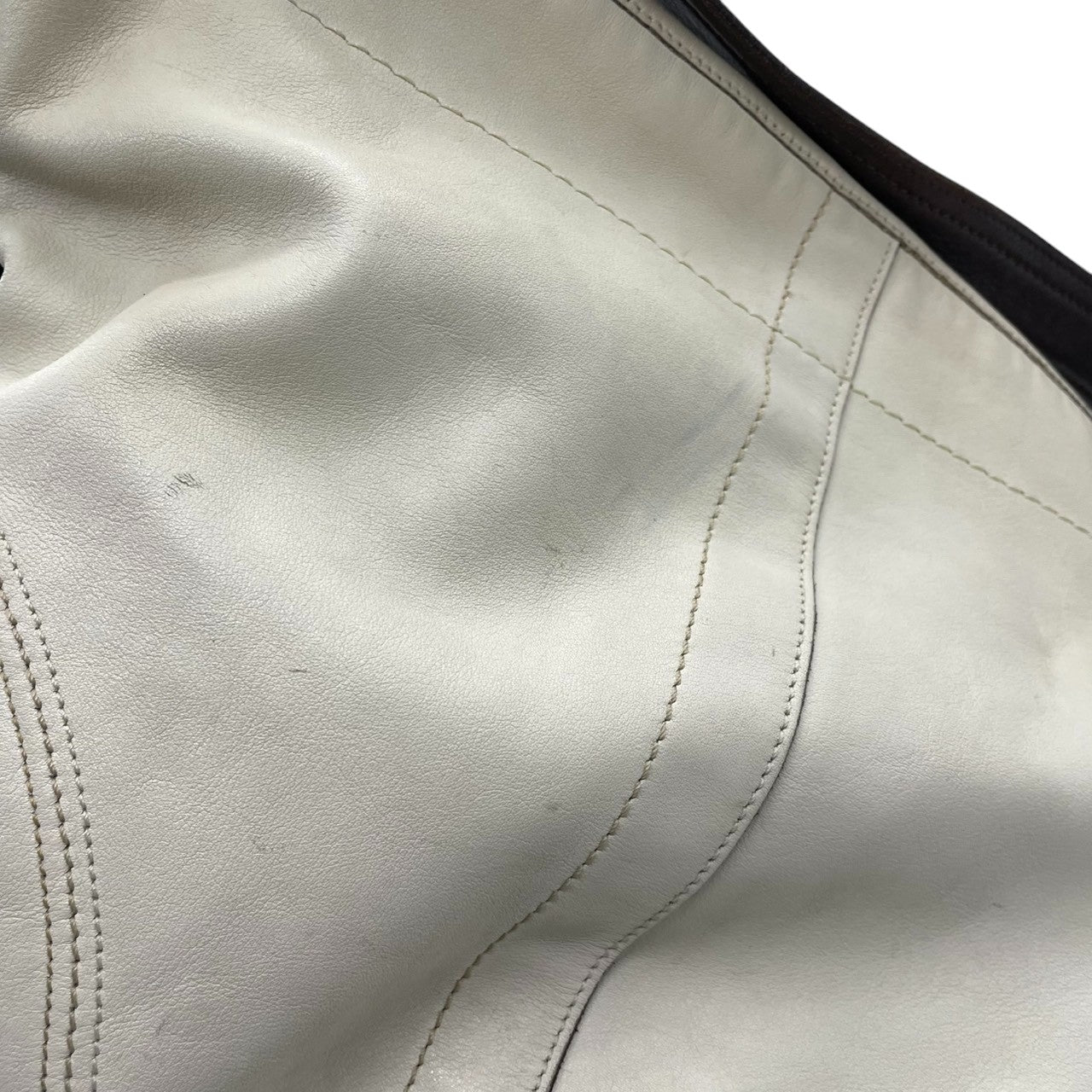 コーチ COACH ソーホー レザー ホーボー ショルダーバッグ ワンショルダー 肩掛け 8A03 アイボリー 白 ホワイト ダークブラウン 本革 ベルト バックル 長さ調節可 ビンテージ クラシック エレガント カジュアル レディース 鞄 カバン E5