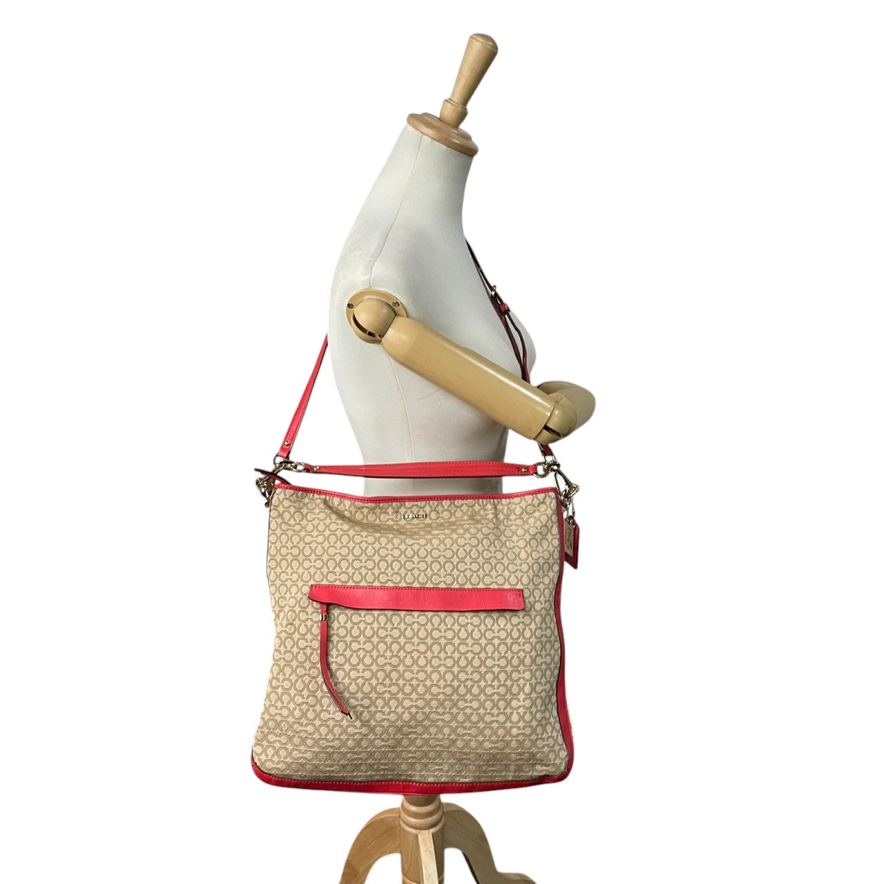 【美品】コーチ COACH マディソン ニードルポイント オプアート 2WAY ショルダーバッグ ハンドバッグ 斜め掛け キャンバス レザー ベージュ 赤 レッド 27904 A4収納可 軽量 カジュアル レディース 鞄 カバン E5