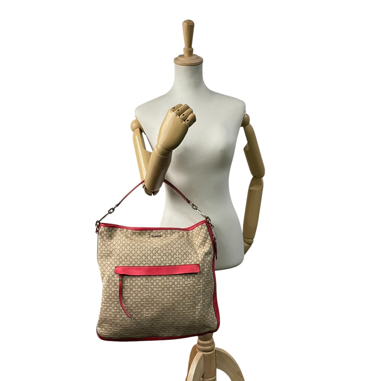 【美品】コーチ COACH マディソン ニードルポイント オプアート 2WAY ショルダーバッグ ハンドバッグ 斜め掛け キャンバス レザー ベージュ 赤 レッド 27904 A4収納可 軽量 カジュアル レディース 鞄 カバン E5