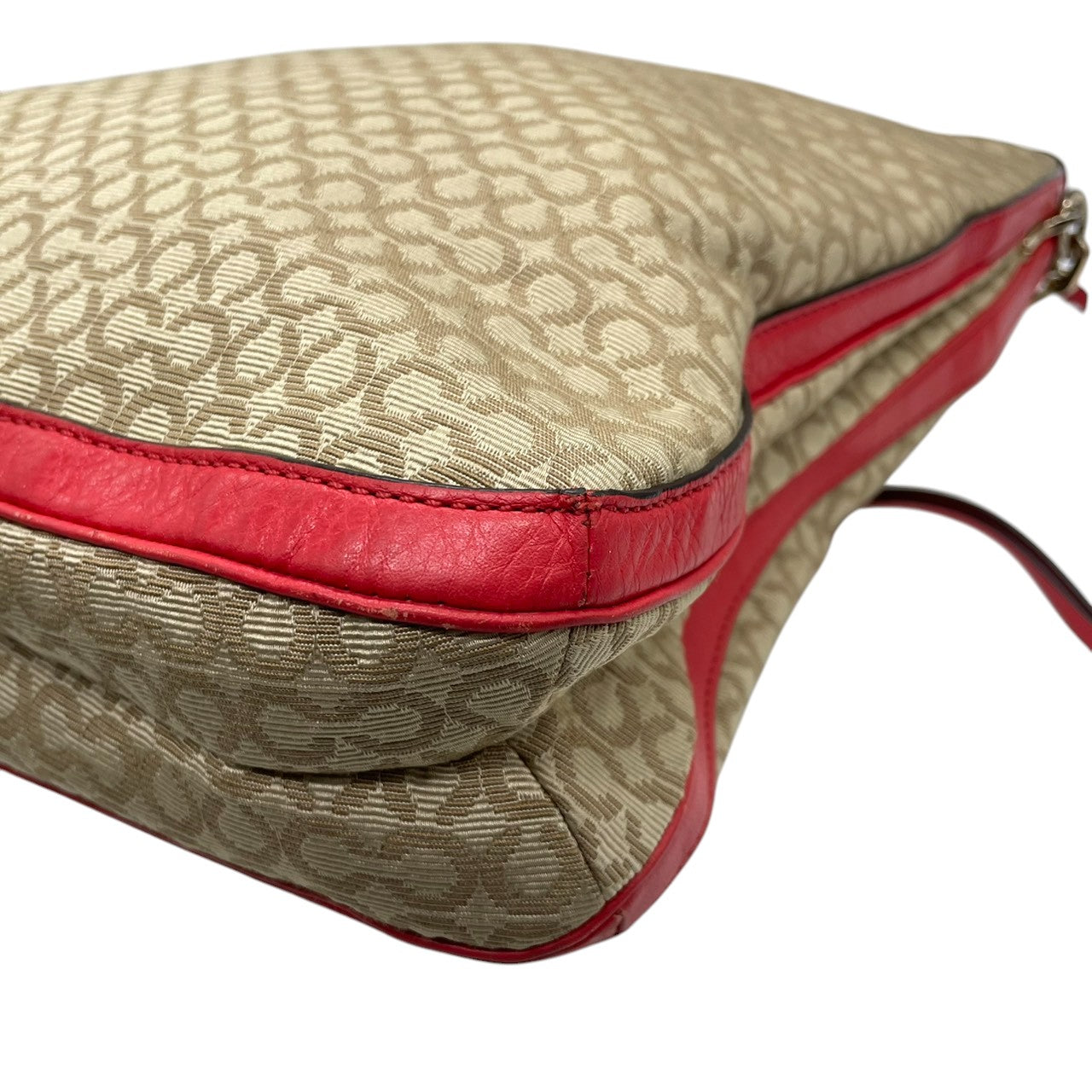 【美品】コーチ COACH マディソン ニードルポイント オプアート 2WAY ショルダーバッグ ハンドバッグ 斜め掛け キャンバス レザー ベージュ 赤 レッド 27904 A4収納可 軽量 カジュアル レディース 鞄 カバン E5