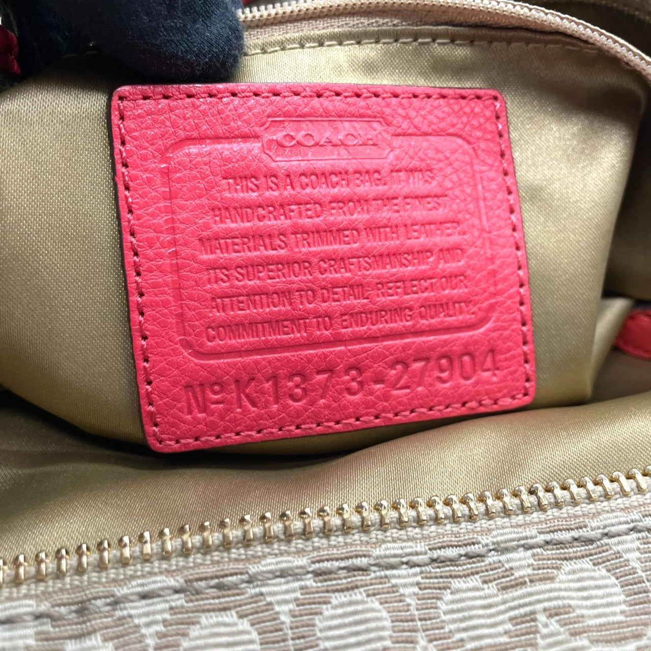 【美品】コーチ COACH マディソン ニードルポイント オプアート 2WAY ショルダーバッグ ハンドバッグ 斜め掛け キャンバス レザー ベージュ 赤 レッド 27904 A4収納可 軽量 カジュアル レディース 鞄 カバン E5