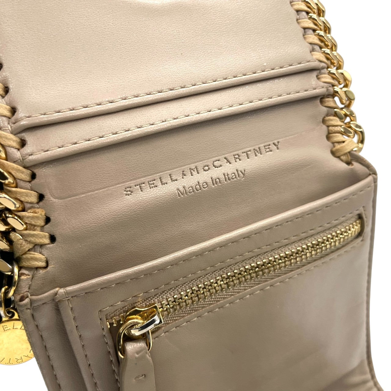 【良品】ステラマッカートニー Stella McCartney ファラベラ 二つ折り財布 コンパクトウォレット ミニ チェーン ベルベット スエード調 エコレザー ベージュ グレージュ ミックス金具 431000 レディース カジュアル モード w1