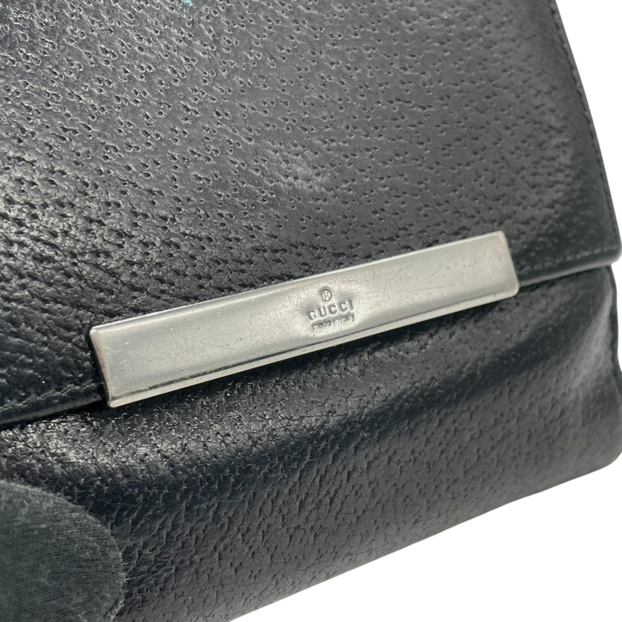 【良品】グッチ GUCCI 二つ折り財布 コンパクトウォレット レザー 本革 ブラック 黒 シルバー金具 ロゴプレート バープレート シンプル メンズ レディース ユニセックス ヴィンテージ ビンテージ オールドグッチ ビジネス 普段使い w1