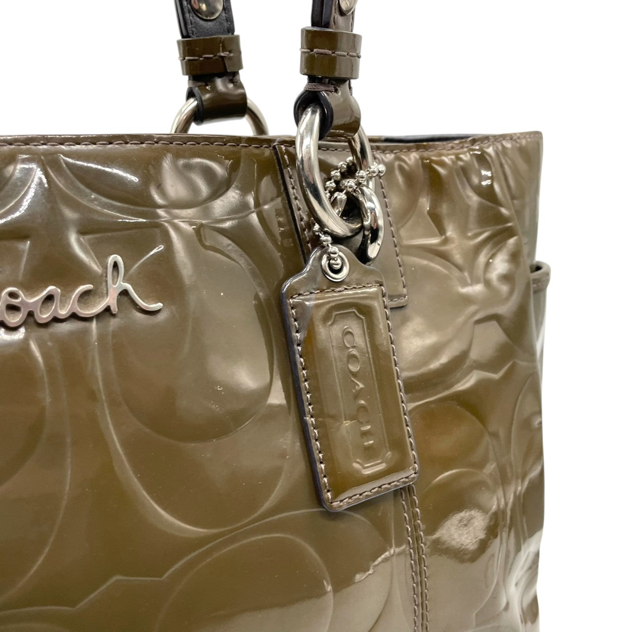 【良品】コーチ COACH ギャラリー パテントレザー トートバッグ ショルダーバッグ 肩掛け シグネチャー エンボス カーキ オリーブ グリーン 17728 メタリック エナメル A4収納可 大容量 カジュアル レディース 鞄 カバン s60