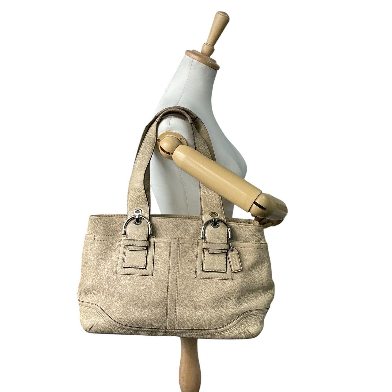 【良品】コーチ COACH ハンプトンズ ウィークエンド レザートートバッグ ショルダーバッグ 肩掛け ベージュ アイボリー 本革 10912 ギャザー ベルトデザイン A4収納可 大容量 通勤 通学 ビジネス レディース 鞄 カバン s60
