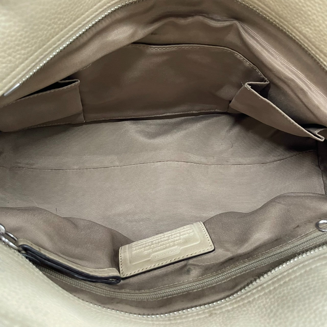 【良品】コーチ COACH ハンプトンズ ウィークエンド レザートートバッグ ショルダーバッグ 肩掛け ベージュ アイボリー 本革 10912 ギャザー ベルトデザイン A4収納可 大容量 通勤 通学 ビジネス レディース 鞄 カバン s60