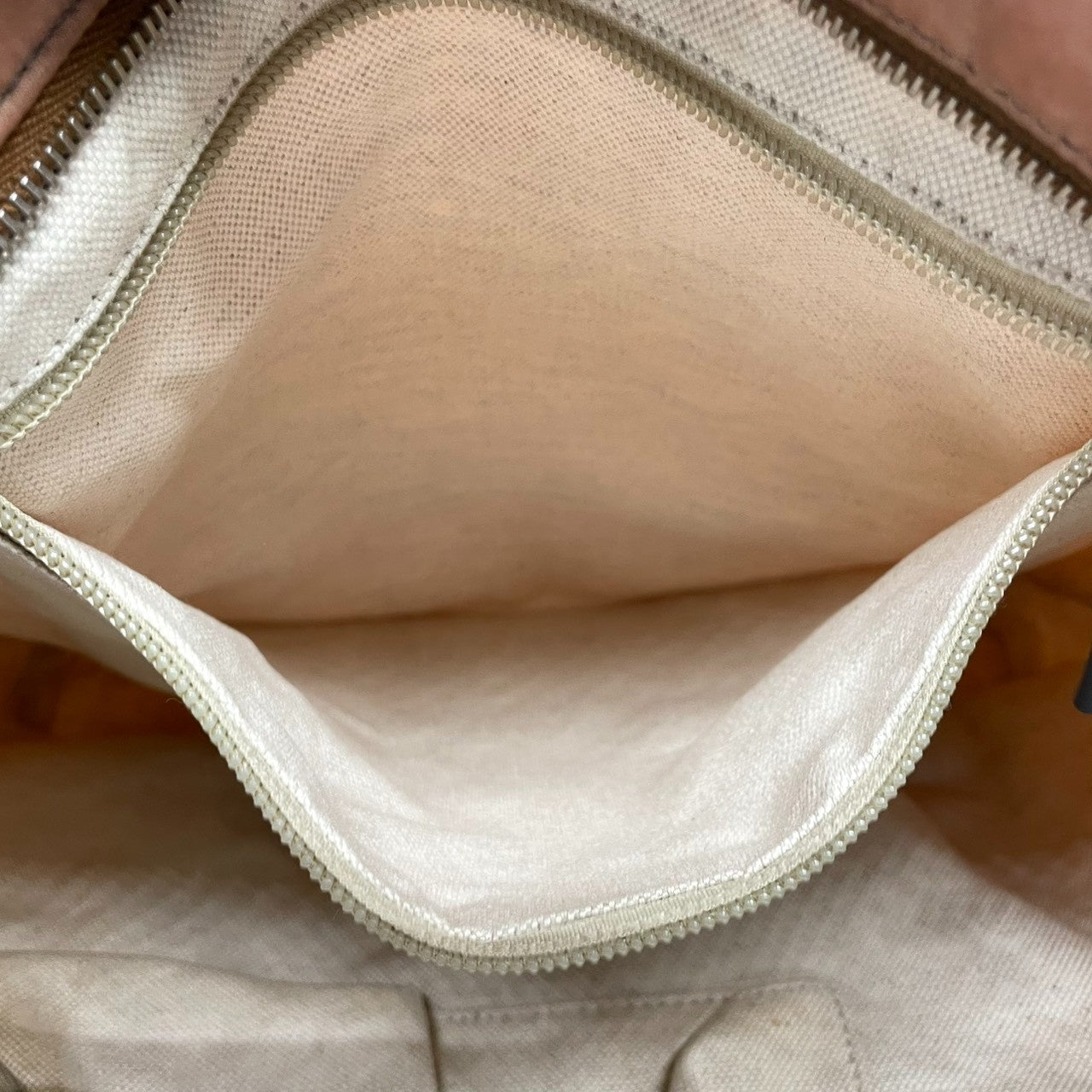グッチ GUCCI ショルダーバッグ 斜め掛け クロスボディ GG柄 ナイロン レザー ピンク ブラウン キャメル 軽量 軽い カジュアル デイリー お出かけ 通学 レディース 鞄 カバン s61