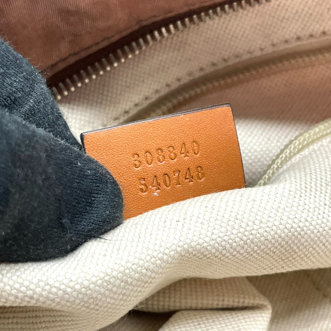 グッチ GUCCI ショルダーバッグ 斜め掛け クロスボディ GG柄 ナイロン レザー ピンク ブラウン キャメル 軽量 軽い カジュアル デイリー お出かけ 通学 レディース 鞄 カバン s61