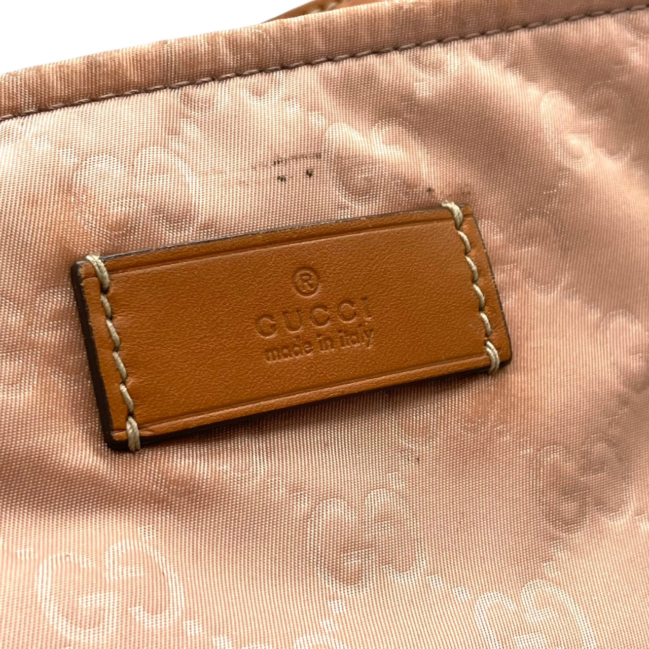 グッチ GUCCI ショルダーバッグ 斜め掛け クロスボディ GG柄 ナイロン レザー ピンク ブラウン キャメル 軽量 軽い カジュアル デイリー お出かけ 通学 レディース 鞄 カバン s61