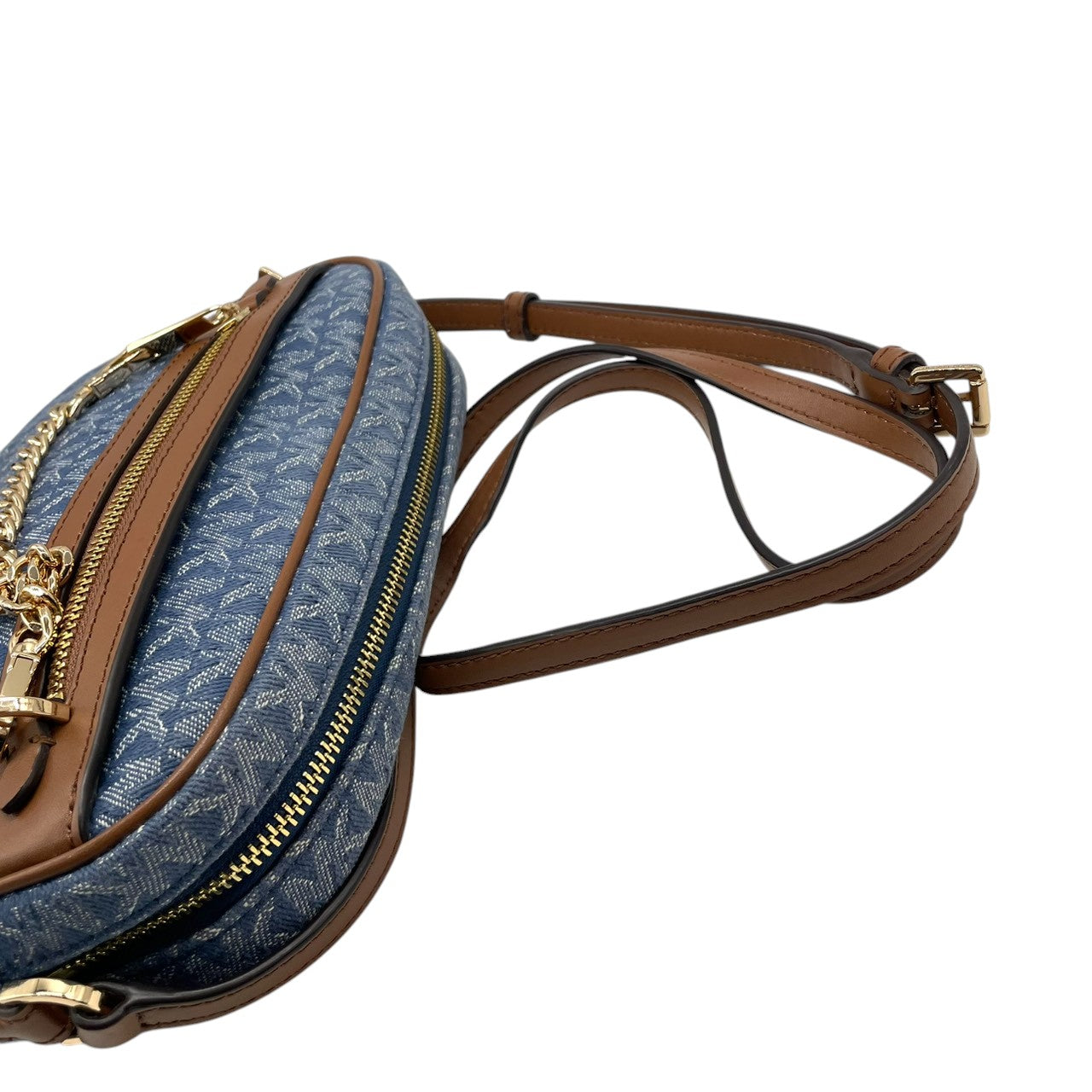 【美品】マイケルコース Michael Kors ショルダーバッグ 斜め掛け ポシェット カメラバッグ デニム調 キャンバス レザー ブルー インディゴ ブラウン 茶色 MKロゴ 総柄 ゴールド金具 チェーン 軽量 コンパクト レディース 鞄 カバン s68