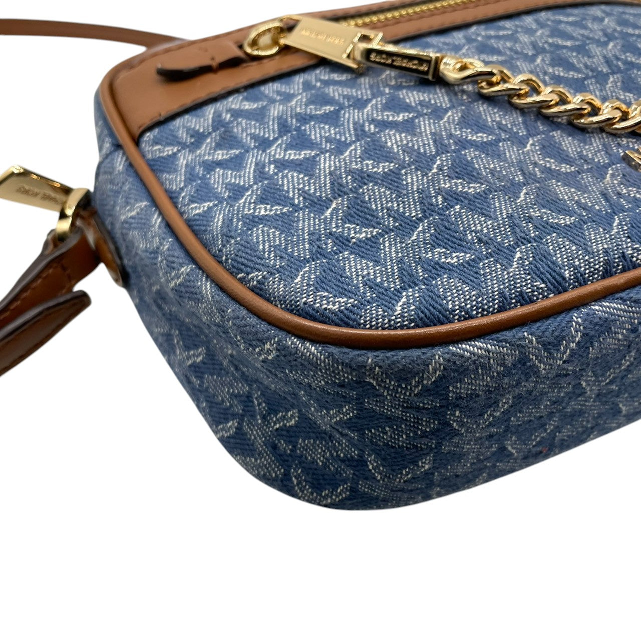 【美品】マイケルコース Michael Kors ショルダーバッグ 斜め掛け ポシェット カメラバッグ デニム調 キャンバス レザー ブルー インディゴ ブラウン 茶色 MKロゴ 総柄 ゴールド金具 チェーン 軽量 コンパクト レディース 鞄 カバン s68