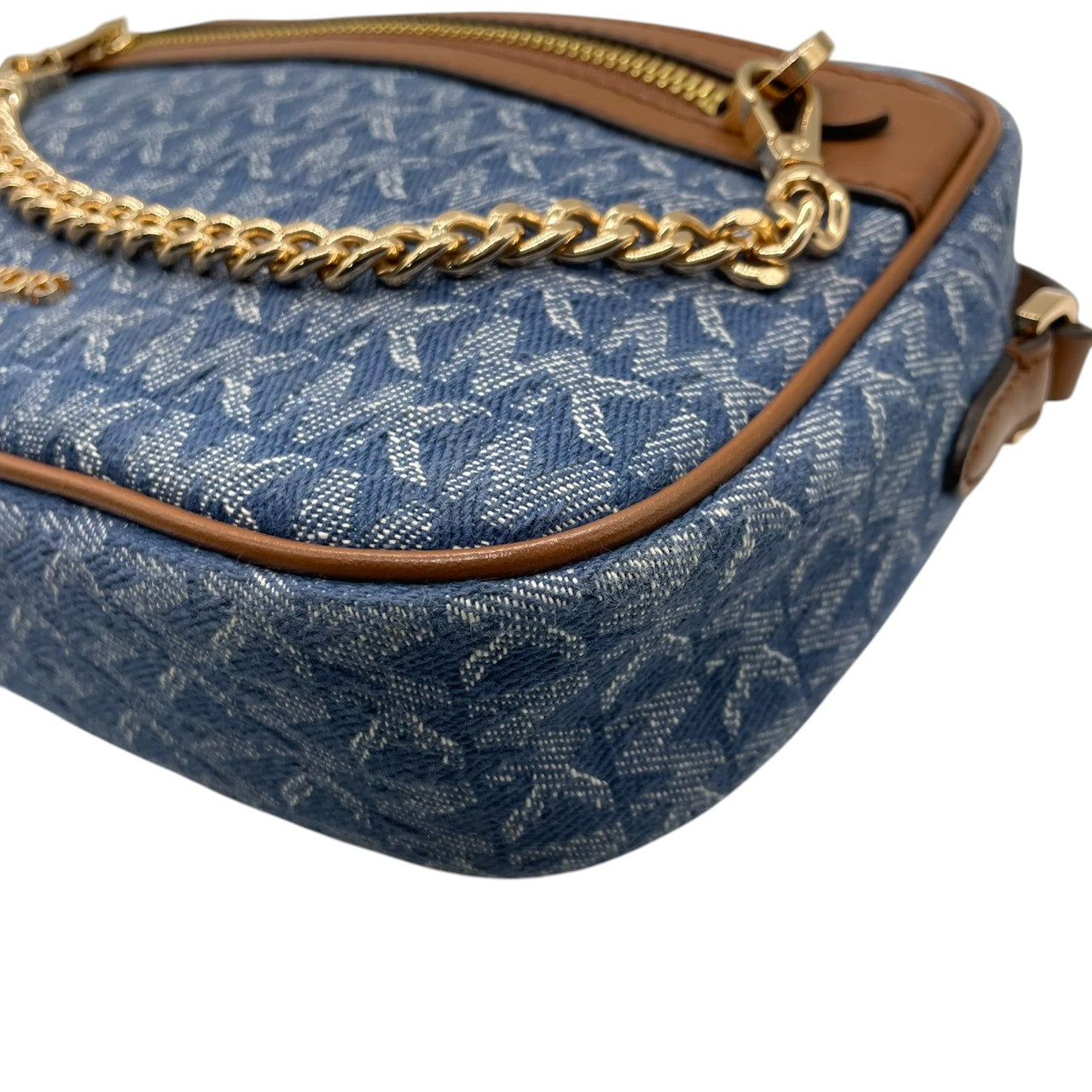 【美品】マイケルコース Michael Kors ショルダーバッグ 斜め掛け ポシェット カメラバッグ デニム調 キャンバス レザー ブルー インディゴ ブラウン 茶色 MKロゴ 総柄 ゴールド金具 チェーン 軽量 コンパクト レディース 鞄 カバン s68