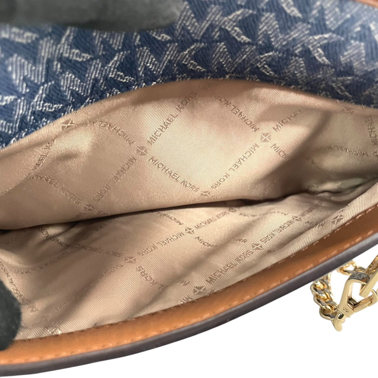 【美品】マイケルコース Michael Kors ショルダーバッグ 斜め掛け ポシェット カメラバッグ デニム調 キャンバス レザー ブルー インディゴ ブラウン 茶色 MKロゴ 総柄 ゴールド金具 チェーン 軽量 コンパクト レディース 鞄 カバン s68
