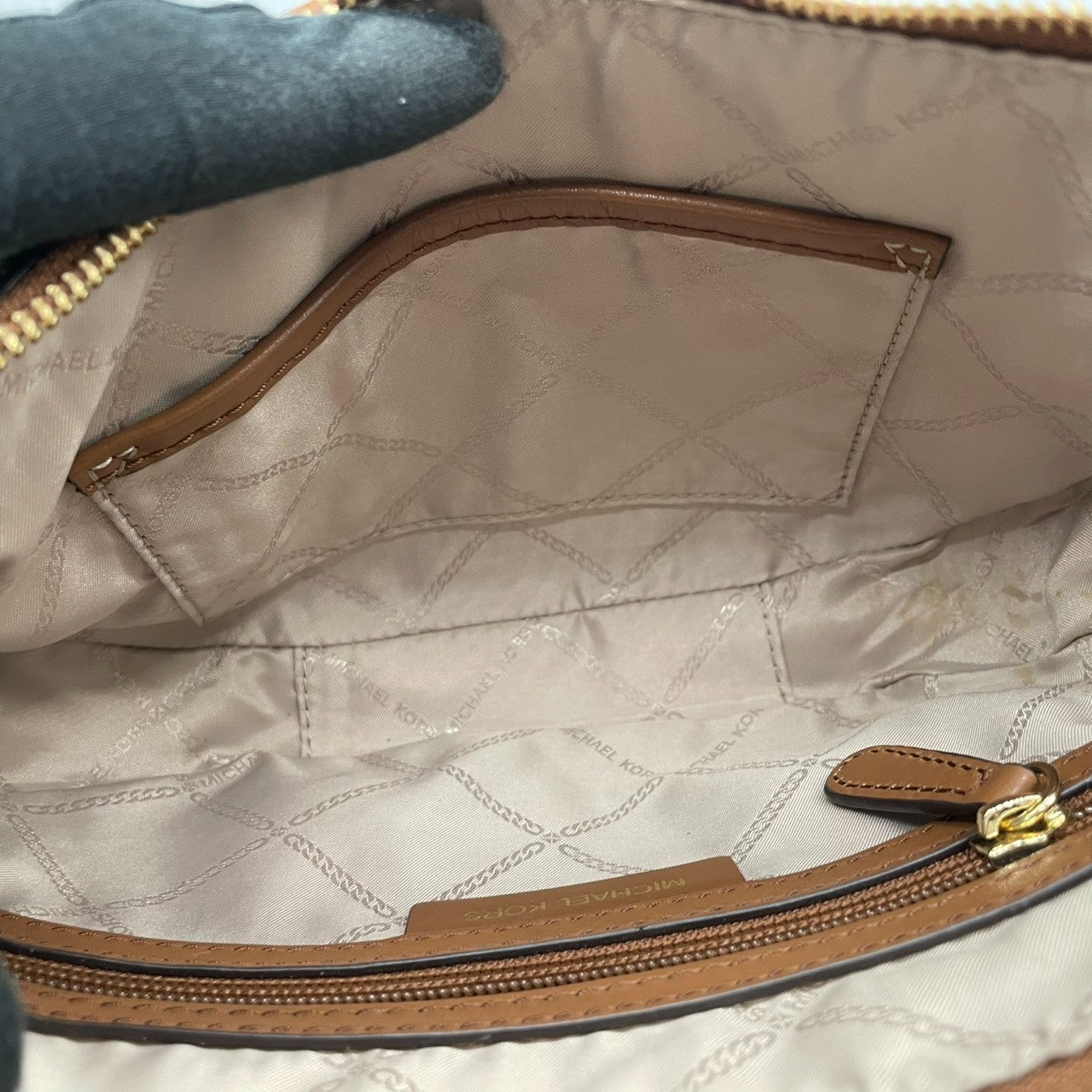 【美品】マイケルコース Michael Kors ショルダーバッグ 斜め掛け ポシェット クロスボディ レザー 本革 ブラウン 茶色 キャメル MKロゴ ゴールド金具 コンパクト 軽量 カジュアル デイリー レディース 鞄 カバン s68