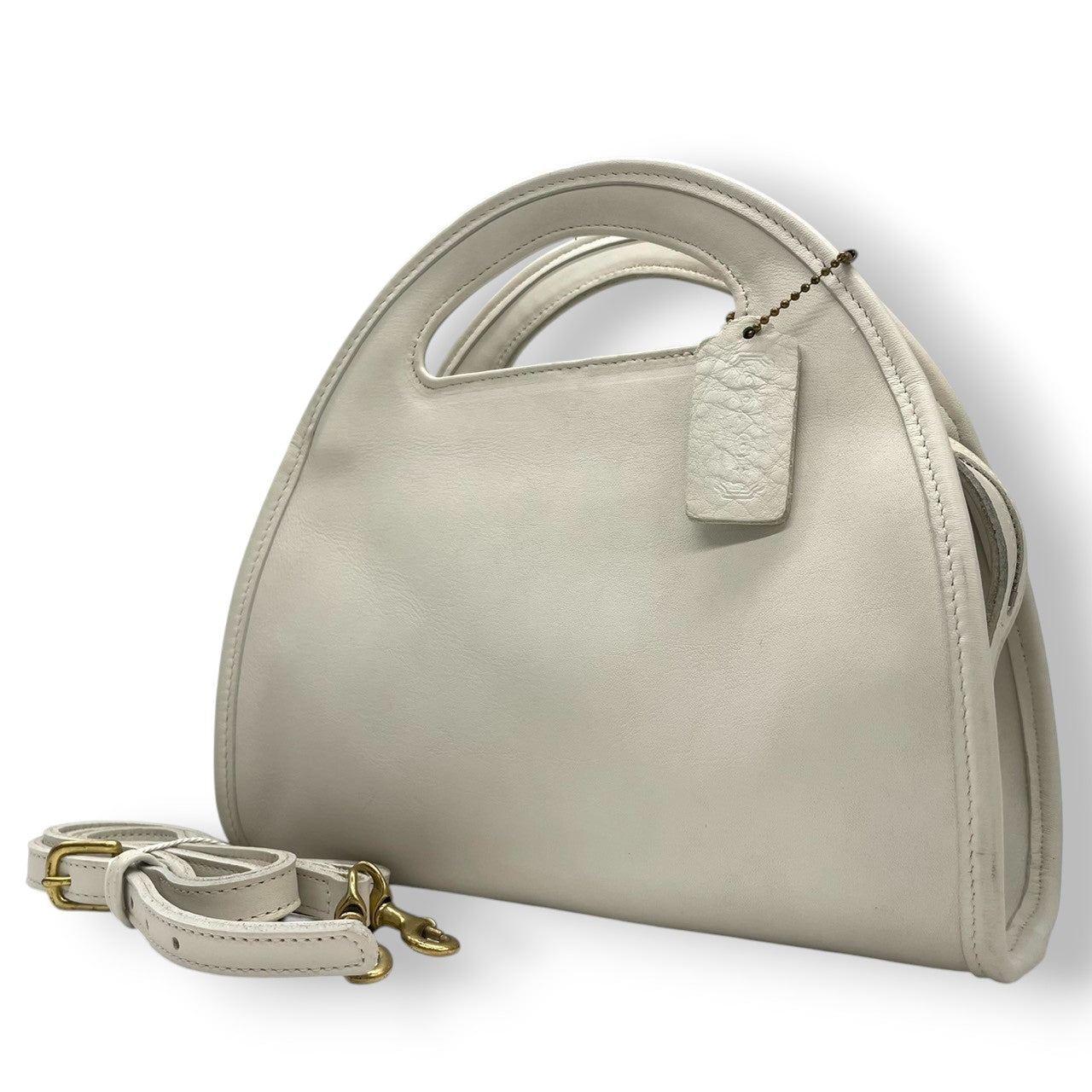 美品 コーチ COACH 2WAY ハンドバッグ ショルダーバッグ レザー 本革 ホワイト 白 オールドコーチ ヴィンテージ ビンテージ クラシック エレガント 斜め掛け可 自立可 レア 希少 USA製 鞄 カバン 手提げ 肩掛け 高級感 9942 s72