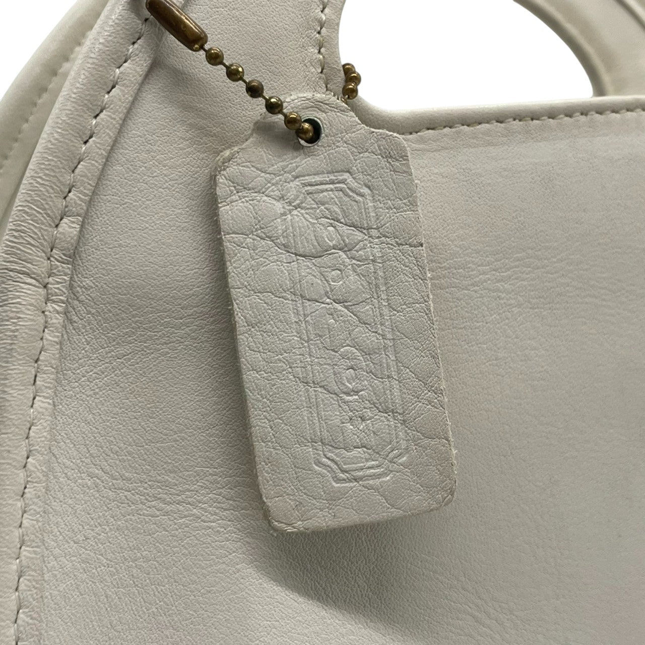 美品 コーチ COACH 2WAY ハンドバッグ ショルダーバッグ レザー 本革 ホワイト 白 オールドコーチ ヴィンテージ ビンテージ クラシック エレガント 斜め掛け可 自立可 レア 希少 USA製 鞄 カバン 手提げ 肩掛け 高級感 9942 s72