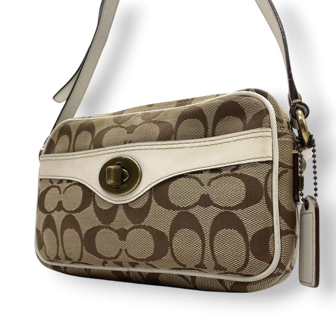 【良品】コーチ COACH ショルダーバッグ シグネチャー 斜め掛け可 キャンバス レザー 茶 白 ブラウン ホワイト ターンロック 金具 ヴィンテージ ビンテージ クラシック エレガント 鞄 カバン レディース お出かけ ミニバッグ 10565 s72