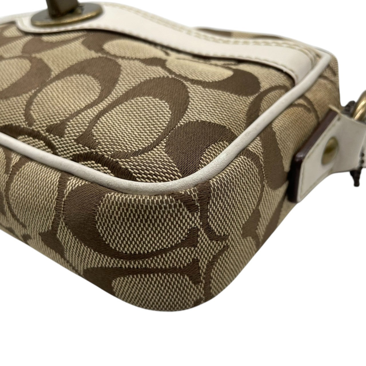 【良品】コーチ COACH ショルダーバッグ シグネチャー 斜め掛け可 キャンバス レザー 茶 白 ブラウン ホワイト ターンロック 金具 ヴィンテージ ビンテージ クラシック エレガント 鞄 カバン レディース お出かけ ミニバッグ 10565 s72