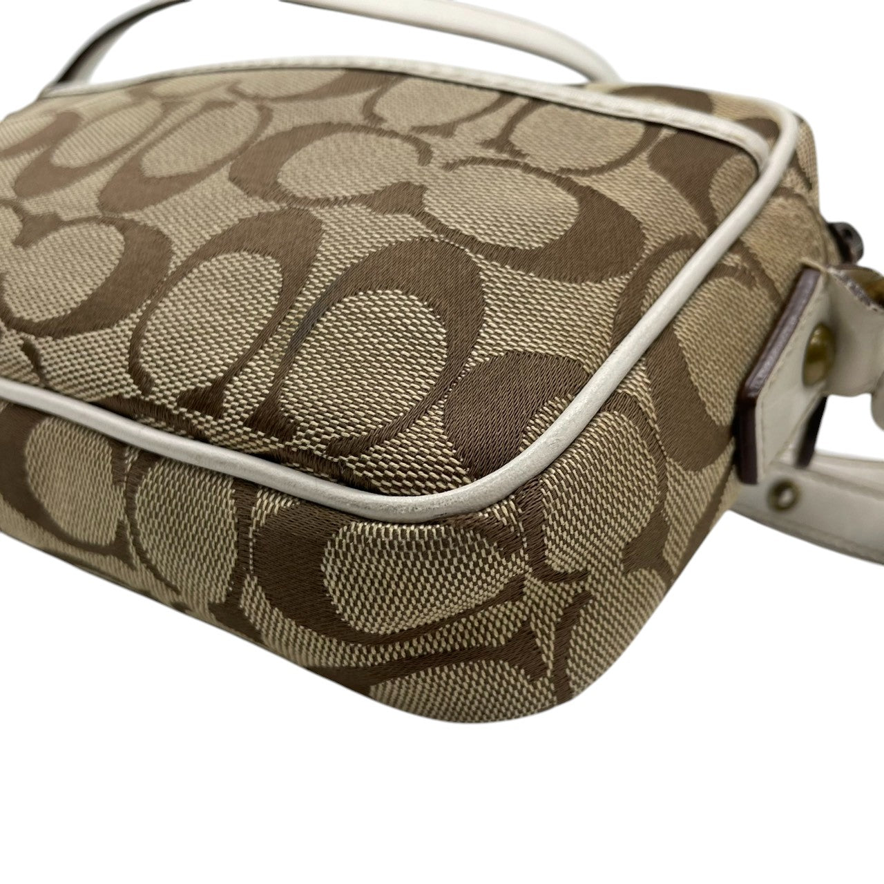 【良品】コーチ COACH ショルダーバッグ シグネチャー 斜め掛け可 キャンバス レザー 茶 白 ブラウン ホワイト ターンロック 金具 ヴィンテージ ビンテージ クラシック エレガント 鞄 カバン レディース お出かけ ミニバッグ 10565 s72