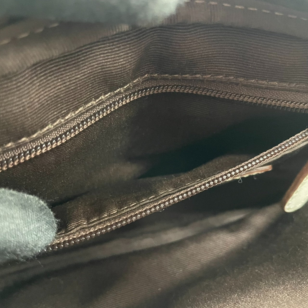 【良品】コーチ COACH ショルダーバッグ シグネチャー 斜め掛け可 キャンバス レザー 茶 白 ブラウン ホワイト ターンロック 金具 ヴィンテージ ビンテージ クラシック エレガント 鞄 カバン レディース お出かけ ミニバッグ 10565 s72