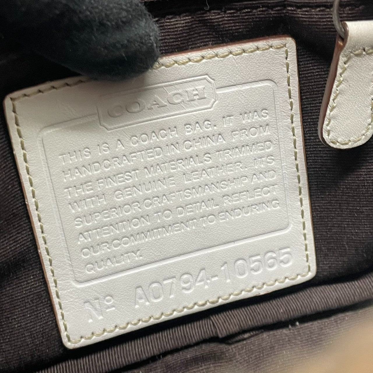 【良品】コーチ COACH ショルダーバッグ シグネチャー 斜め掛け可 キャンバス レザー 茶 白 ブラウン ホワイト ターンロック 金具 ヴィンテージ ビンテージ クラシック エレガント 鞄 カバン レディース お出かけ ミニバッグ 10565 s72