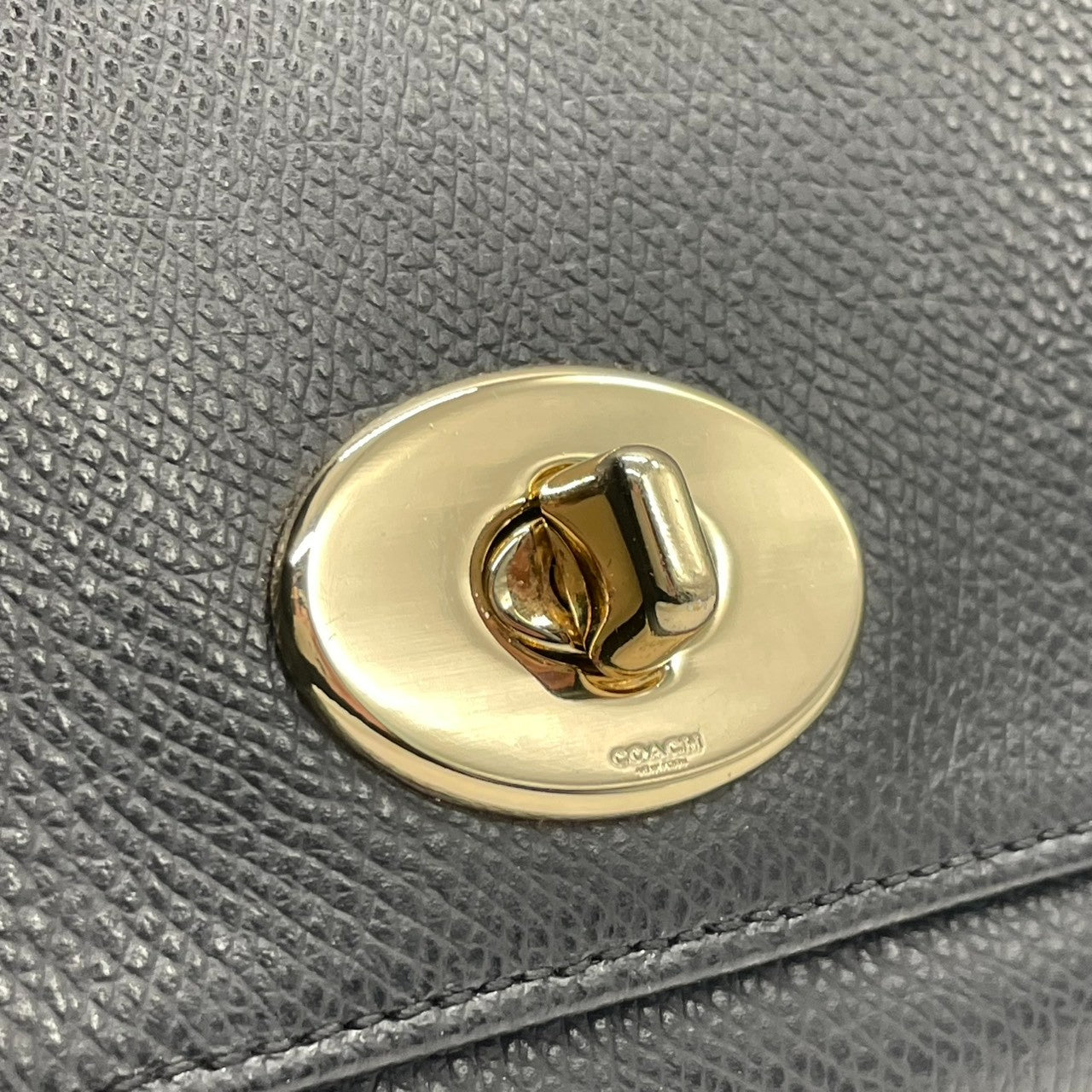 コーチ COACH ショルダーバッグ ハンドバッグ 2WAY レザー 本革 ブラック 黒 ゴールド 金具 ターンロック チェーンバッグ 斜め掛け可 ワンショルダー 自立可 ヴィンテージ エレガント 高級 希少 鞄 カバン 手提げ 肩掛け F34604 s72