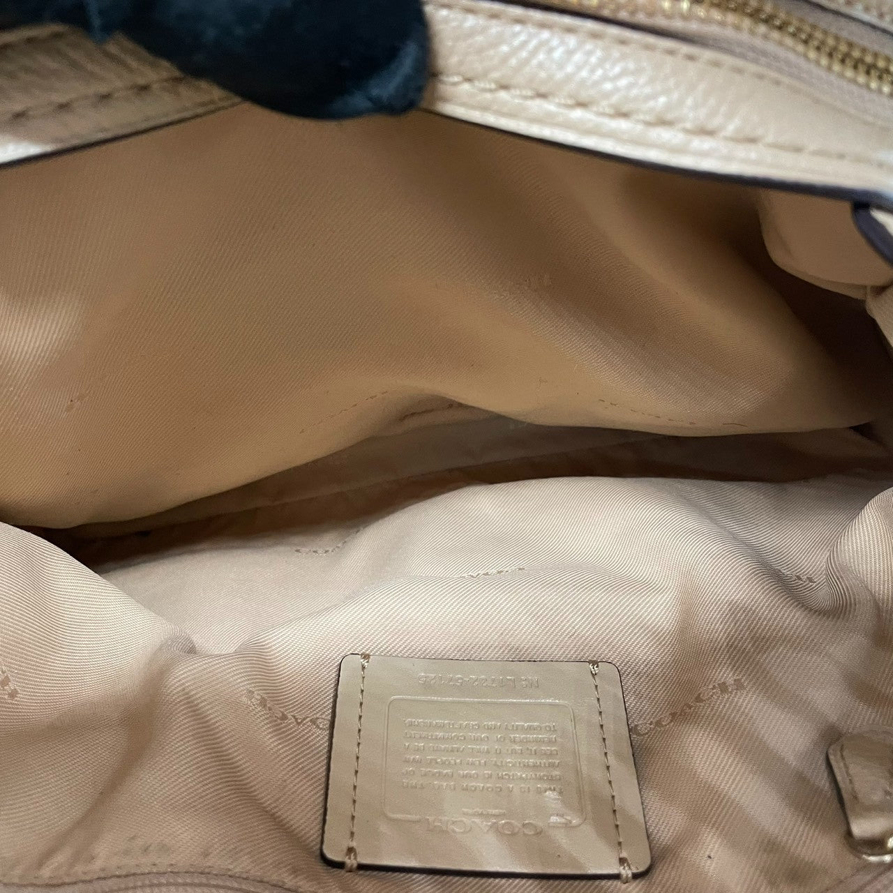 コーチ COACH トートバッグ ハンドバッグ レザー 本革 ベージュ ペブルドレザー ワンショルダー 肩掛け可 自立可 A4サイズ収納可 ビジネス 通勤 通学 カジュアル エレガント クラシック ターンロック ゴールド 金具 鞄 カバン 手提げ 美品 状態良好 希少 レア お出かけ 普段使い s70