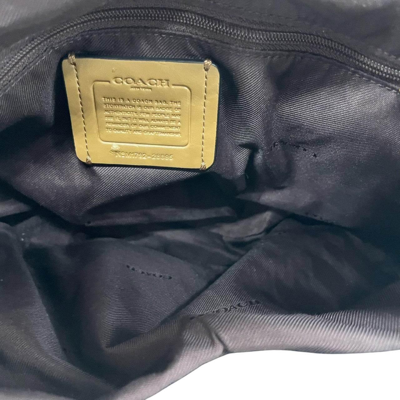 コーチ COACH トートバッグ ハンドバッグ キャンバス レザー 本革 ブラック 黒 ホワイト 白 A4サイズ収納可 肩掛け可 ワンショルダー 自立可 ビジネス 通勤 通学 カジュアル エレガント クラシック 上品 希少 モデル ターンロック ゴールド金具 鞄 カバン 状態良好 美品 s70