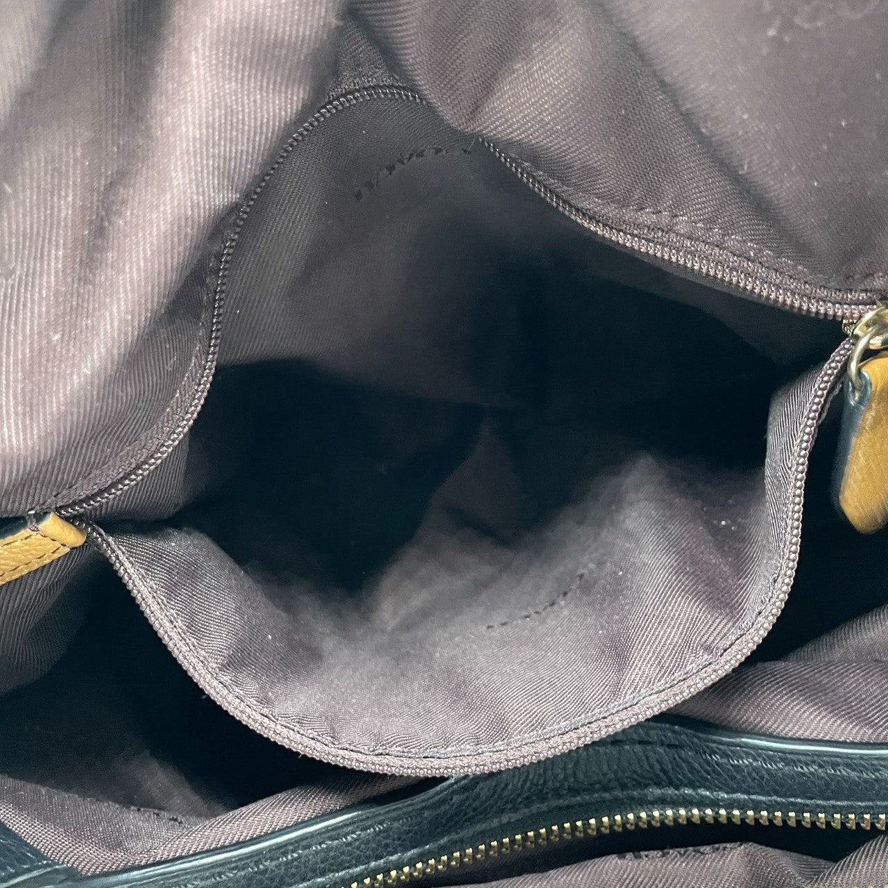 コーチ COACH トートバッグ ハンドバッグ キャンバス レザー 本革 ブラック 黒 ホワイト 白 A4サイズ収納可 肩掛け可 ワンショルダー 自立可 ビジネス 通勤 通学 カジュアル エレガント クラシック 上品 希少 モデル ターンロック ゴールド金具 鞄 カバン 状態良好 美品 s70
