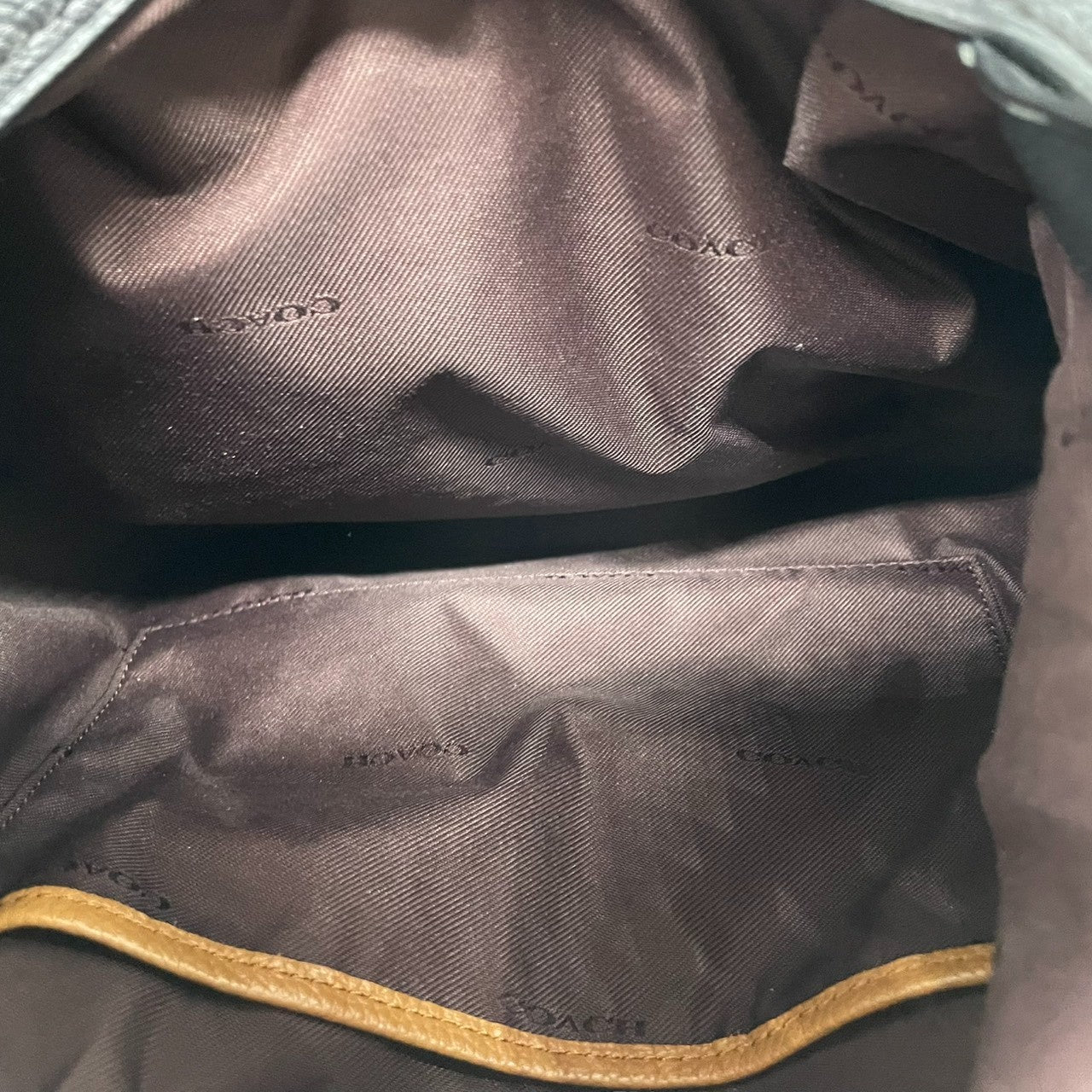 コーチ COACH トートバッグ ハンドバッグ キャンバス レザー 本革 ブラック 黒 ホワイト 白 A4サイズ収納可 肩掛け可 ワンショルダー 自立可 ビジネス 通勤 通学 カジュアル エレガント クラシック 上品 希少 モデル ターンロック ゴールド金具 鞄 カバン 状態良好 美品 s70
