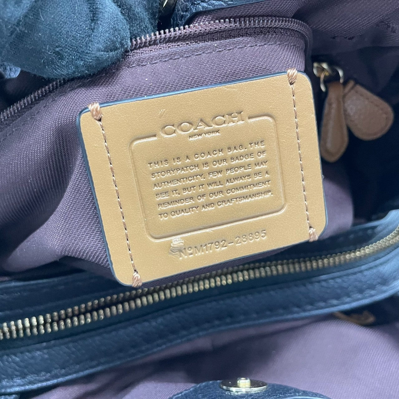 コーチ COACH トートバッグ ハンドバッグ キャンバス レザー 本革 ブラック 黒 ホワイト 白 A4サイズ収納可 肩掛け可 ワンショルダー 自立可 ビジネス 通勤 通学 カジュアル エレガント クラシック 上品 希少 モデル ターンロック ゴールド金具 鞄 カバン 状態良好 美品 s70